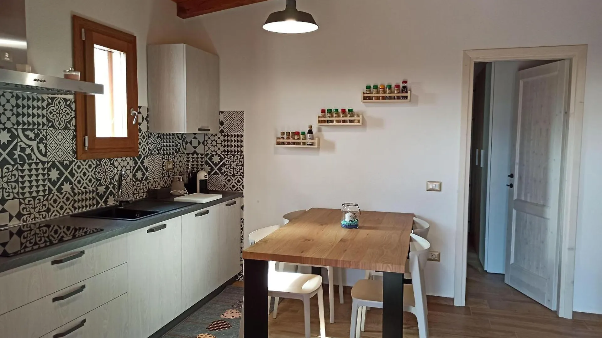 Holiday-House-Smeralda La Caletta Italie